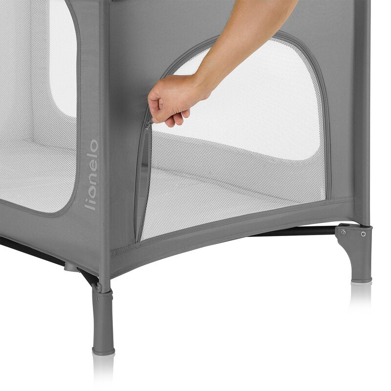 Patut pliant, Lionelo, Jasmin Easy Fold, Pana la 15 kg, Usor de pliat, Cu doua nivele, Cu saltea ergonomica T25, Cu intrare laterala cu fermoar, 2 roti cu frana, 123 x 67 cm, Conform cu EN 716, 0-36 luni, Gri - gogobaby.ro