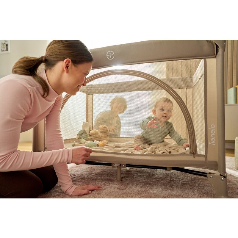 Patut pliant, Lionelo, Laura, 102 x 74 cm, Cu doua nivele, Functie de tarc, Cu roti, Include salteluta si geanta de transport, Pereti din plasa, Deschidere laterala, Pana la 15 kg, 0 luni +, Verde