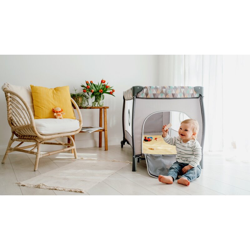 Patut pliant, Lionelo, Sven Plus, 120x60 cm, Cu doua nivele, Cu arcada jucarii, masuta de infasat, vibratii, melodii, conform cu standardele europeane de securitate EN716 si EN12221, Bej Latte