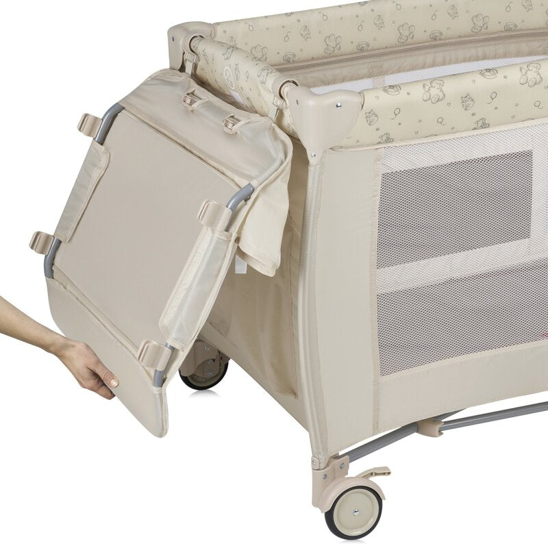 Patut pliant, Lionelo, Sven Plus, 120x60 cm, Cu doua nivele, Cu arcada jucarii, masuta de infasat, vibratii, melodii, conform cu standardele europeane de securitate EN716 si EN12221, Bej Latte