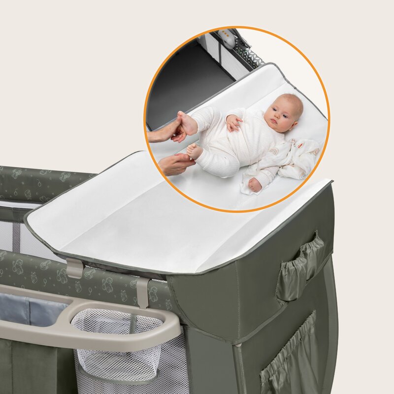 Patut pliant, Lionelo, Sven Plus, 120x60 cm, Cu doua nivele, Cu arcada jucarii, masuta de infasat, vibratii, melodii, conform cu standardele europeane de securitate EN716 si EN12221, Bej Olive