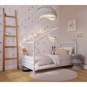 Patut tip casuta din lemn junior, 160x80 cm, Din lemn certificat FSC, Transformabil in casuta de joaca, Cu bariera de protectie, In stil scandinav, Alb, YappyKids, YappyHytte Bed - gogobaby.ro