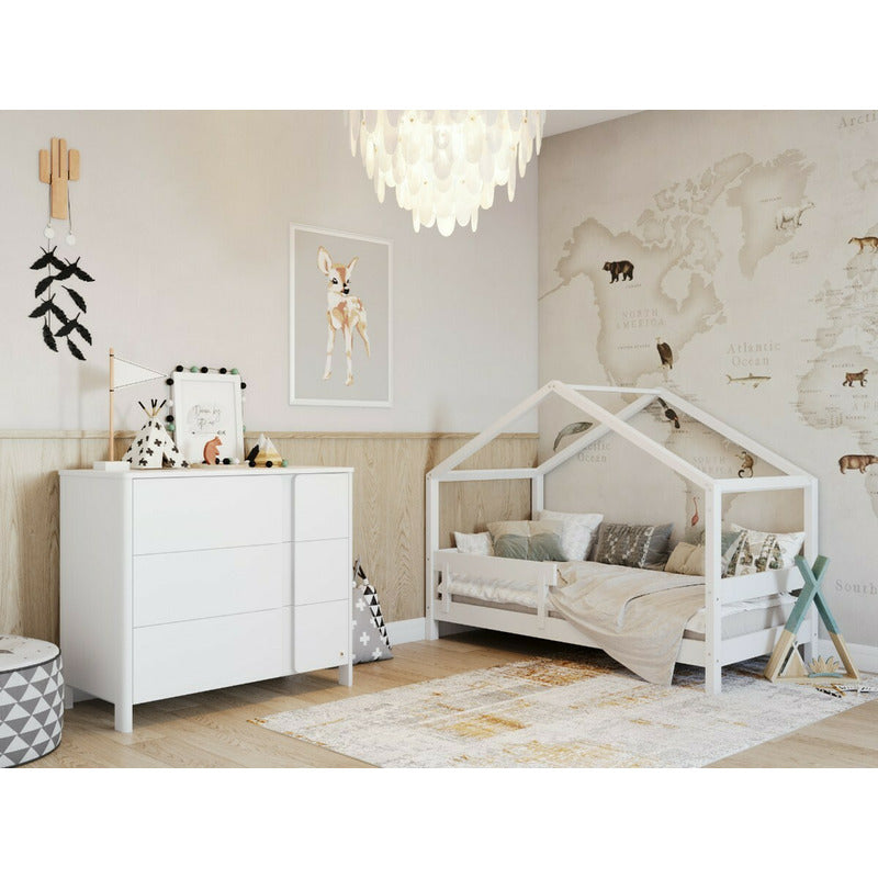 Patut tip casuta din lemn junior, 160x80 cm, Din lemn certificat FSC, Transformabil in casuta de joaca, Cu bariera de protectie, In stil scandinav, Alb, YappyKids, YappyHytte Bed - gogobaby.ro