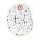 Perna alaptare, New Baby, Cu husa detasabila, In forma de C, Bumbac, Diametru 16 cm, Lungime in jurul circumferintei 285 cm, Stars White/Grey
