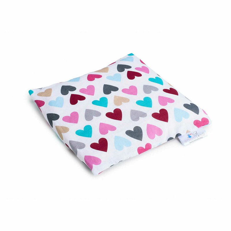 Pernuta anticolici, Bociolad, Umpluta cu samburi de cirese, Cu husa din bumbac, 20x20 cm, 0 luni+, Colorful Hearts - gogobaby.ro