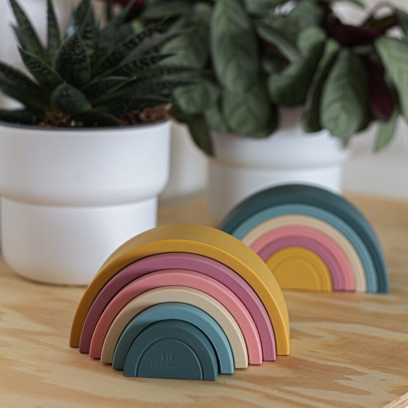 Jucarie pentru stivuire, Petite&Mars, Curcubeu, 14x7.5x5 cm, Silicon, Fara BPA, 6 piese, 12 luni+, Galben - gogobaby.ro