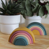 Jucarie pentru stivuire, Petite&Mars, Curcubeu, 14x7.5x5 cm, Silicon, Fara BPA, 6 piese, 12 luni+, Verde