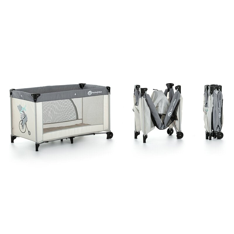 Patut pliant, Petite&Mars, Nyja Teddy Biker, Cu un nivel, Cu intrare laterala cu fermoar, 2 roti, 120x60 cm, Conform cu standardele europene de securitate EN 716-1:207+AC:2019, EN 716-2:2017, EN 71-3:2019, Grey - gogobaby.ro