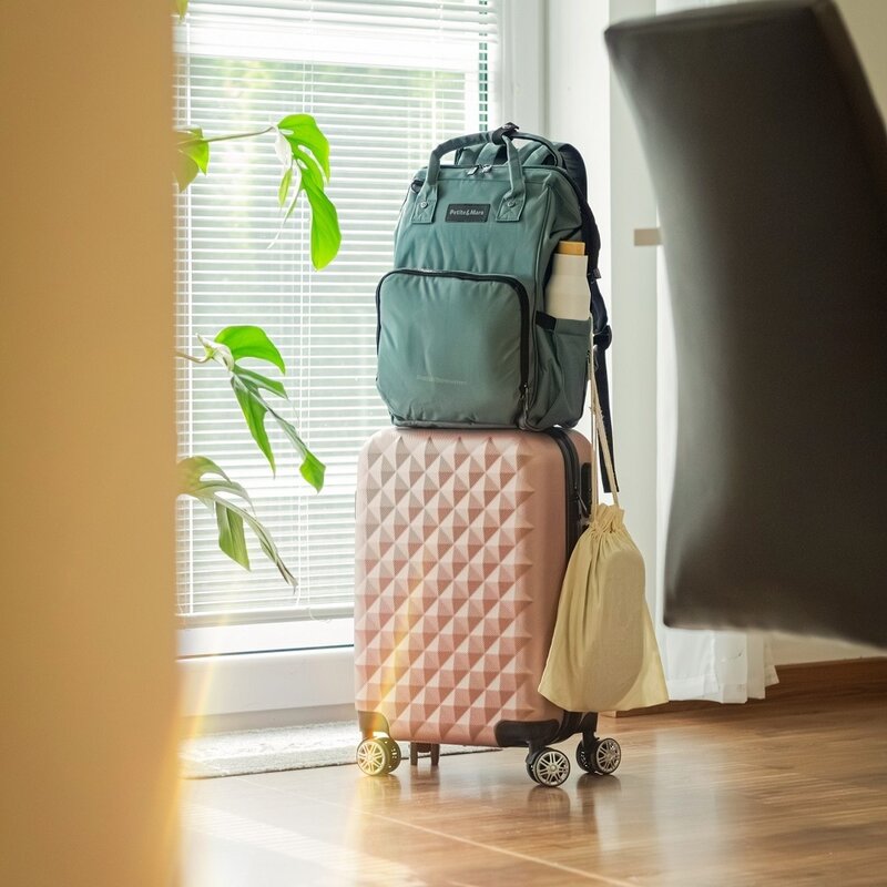 Rucsac pentru mamici, Petite&Mars, Cu 11 compartimente, Cu buzunare termice, Saltea de infasat inclusa, 30 x 42 x 15 cm, Jack, Black