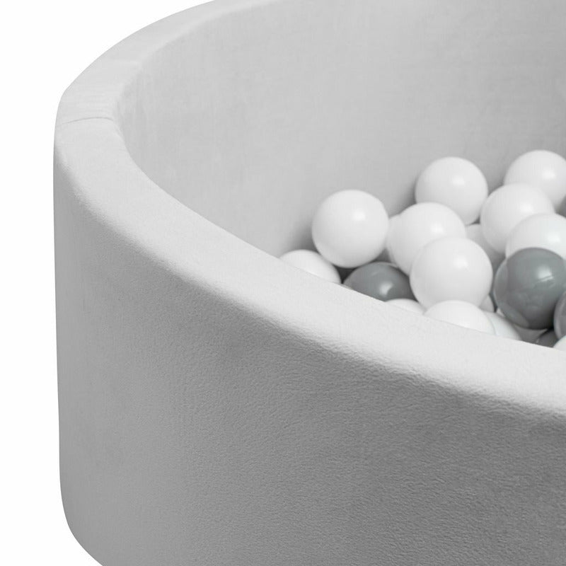 Piscina uscata, New Baby, Cu 150 de bile (Alb, gri), Din tesatura fina cu certificare Oeko-Tex Standard 100, Dimensiune 83 x 83 x 30 cm, Grey - gogobaby.ro