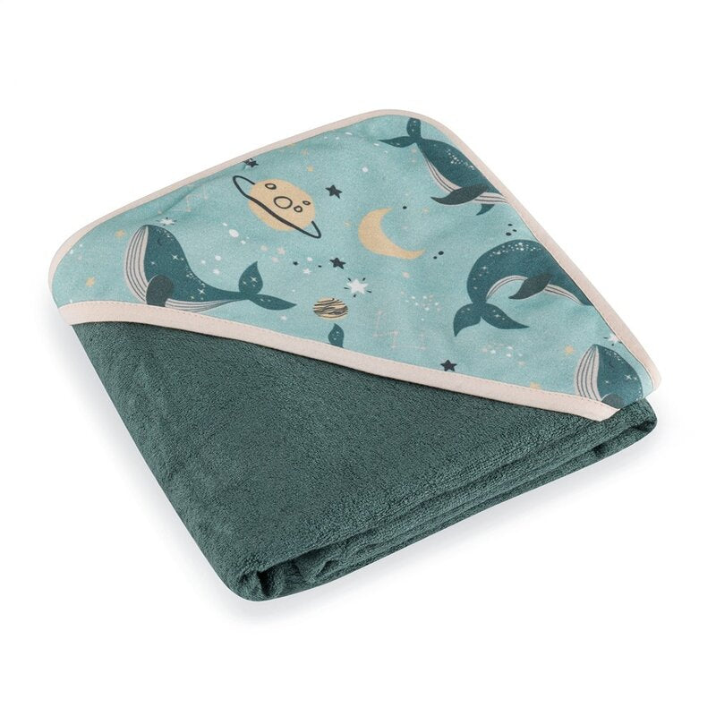 Prosop cu gluga, Petite&Mars, Loulou, Mare, 100 x 100 cm, 70% bambus, 30% bumbac, Certificare Oeko-Tex Standard 100, Hipoalergenic, respirabil si rezistent la mirosuri, Balene Verzi