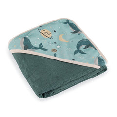 Prosop cu gluga, Petite&Mars, Loulou, Mare, 100 x 100 cm, 70% bambus, 30% bumbac, Certificare Oeko-Tex Standard 100, Hipoalergenic, respirabil si rezistent la mirosuri, Balene Verzi