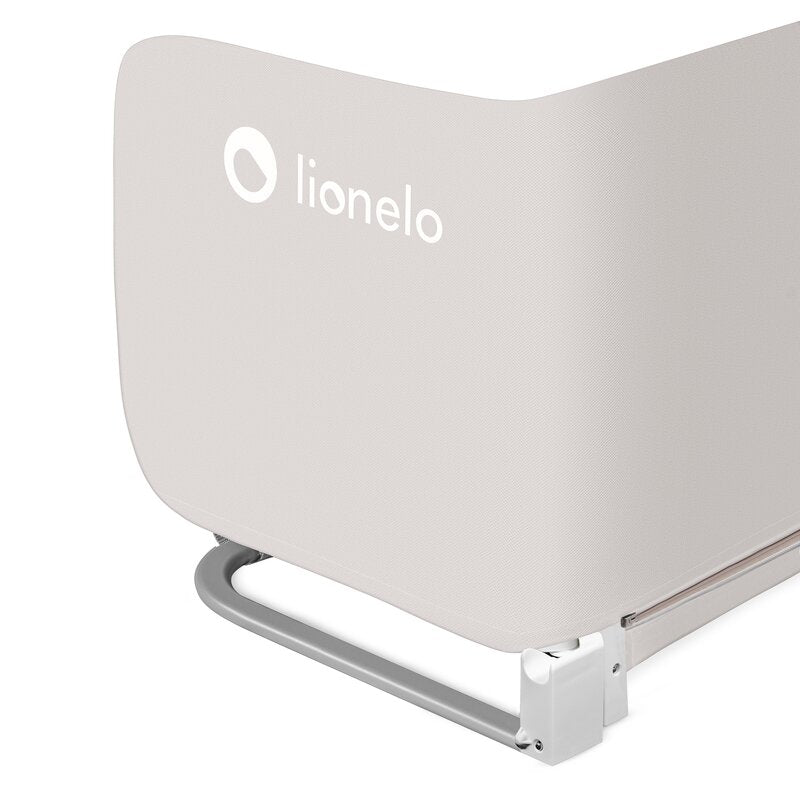 Protectie laterala pat, Lionelo, Lora, Pliabila, Sistem de blocare StandSafe, Geanta de transport inclusa, 105 x 45 cm, Bej - gogobaby.ro