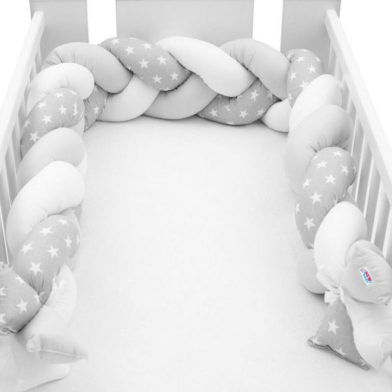 Protectie laterala, New Baby, Pentru patut, Tip Bumper impletit, Din bumbac, Din materiale certificate Oeko Tex Standard 100, Lungime 225 cm, Stars grey/white - gogobaby.ro