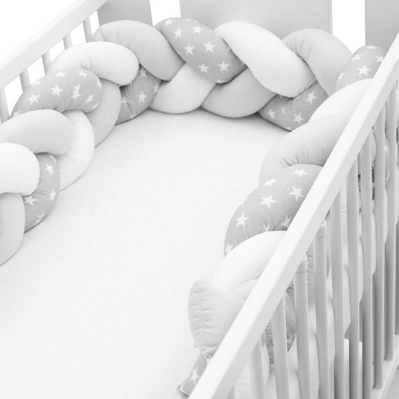 Protectie laterala, New Baby, Pentru patut, Tip Bumper impletit, Din bumbac, Din materiale certificate Oeko Tex Standard 100, Lungime 225 cm, Stars grey/white - gogobaby.ro