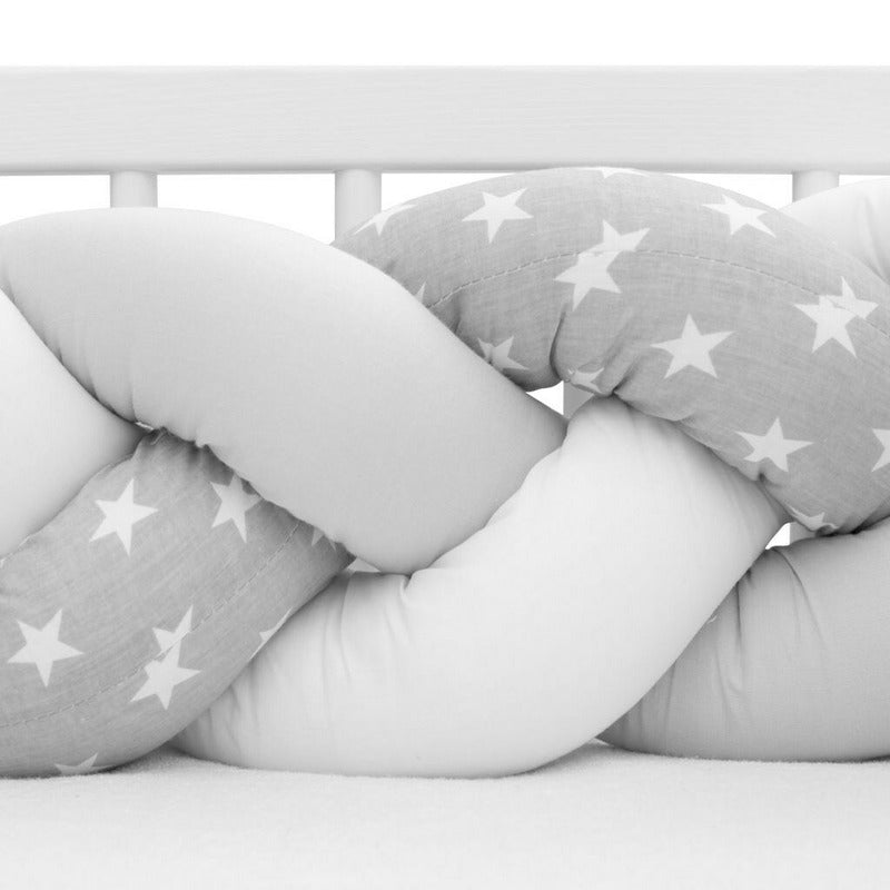 Protectie laterala, New Baby, Pentru patut, Tip Bumper impletit, Din bumbac, Din materiale certificate Oeko Tex Standard 100, Lungime 225 cm, Stars grey/white - gogobaby.ro