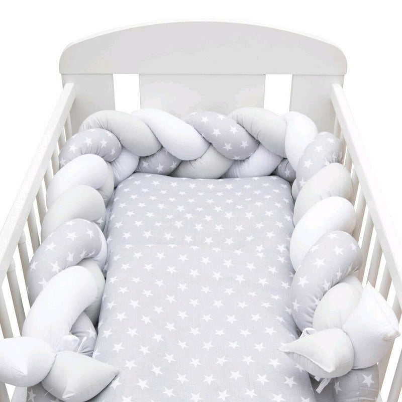 Protectie laterala, New Baby, Pentru patut, Tip Bumper impletit, Din bumbac, Din materiale certificate Oeko Tex Standard 100, Lungime 225 cm, Stars grey/white - gogobaby.ro