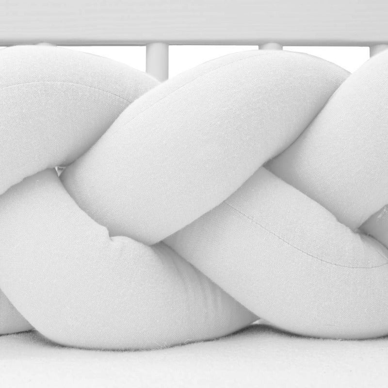 Protectie laterala, New Baby, Pentru patut, Tip Bumper impletit, Din muselina, Din materiale certificate Oeko Tex Standard 100, Lungime 210 cm, White - gogobaby.ro