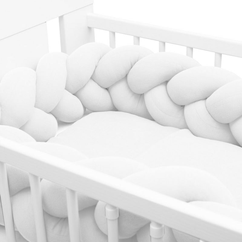 Protectie laterala, New Baby, Pentru patut, Tip Bumper impletit, Din muselina, Din materiale certificate Oeko Tex Standard 100, Lungime 210 cm, White - gogobaby.ro