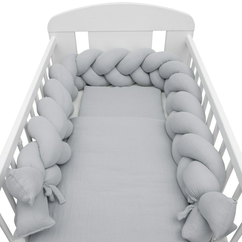 Protectie laterala, New Baby, Pentru patut, Tip Bumper impletit, Din muselina, Din materiale certificate Oeko Tex Standard 100, Lungime 225 cm, Grey - gogobaby.ro