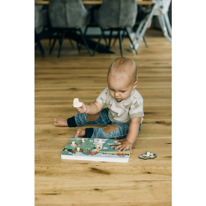 Puzzle muzical din lemn, Free2Play, Cu animalute de la ferma, Cu sunete, Cu maner, Stimuleaza simturile, invatarea prin joc si imaginatia, 29,8 x 21,2 x 3,8 cm, Farm - gogobaby.ro
