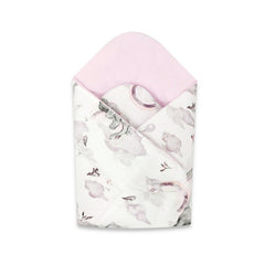 Paturica de infasat, Qmini, Cu doua fete, Cu multiple utilizari, Cu inchidere arici velcro, Dimensiune 75x75 cm, Din bumbac certificat Oeko Tex Standard 100, Elephants on Rainbow Pink