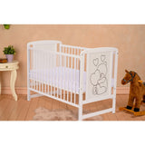 Patut din lemn bebe, 120x60 cm, Cu laterala culisanta, Din lemn de pin si mdf, Stabil si rezistent, Inaltime saltea reglabila pe 3 nivele, Laterala cu 3 bete detasabile, EN716-1, EN716-2, Alb, Qmini, Timmi Heart