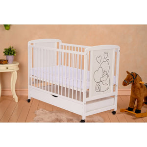 Patut din lemn, 120x60 cm, Cu sertar, Din lemn de pin si mdf, Stabil si rezistent, Inaltime saltea reglabila pe 3 nivele, Laterala cu 3 bete detasabile, EN716-1, EN716-2, Alb, Qmini, Timmi Heart + Saltea 12 cm - gogobaby.ro