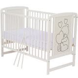 Patut din lemn bebe, 120x60 cm, Din lemn de pin si mdf, Stabil si rezistent, Inaltime saltea reglabila pe 3 nivele, Laterala cu 3 bete detasabile, EN716-1, EN716-2, Alb, Qmini, Timmi Heart