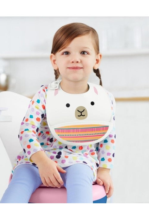 Skip Hop Bavetica de silicon Fold & Go Zoo - Lama - gogobaby.ro