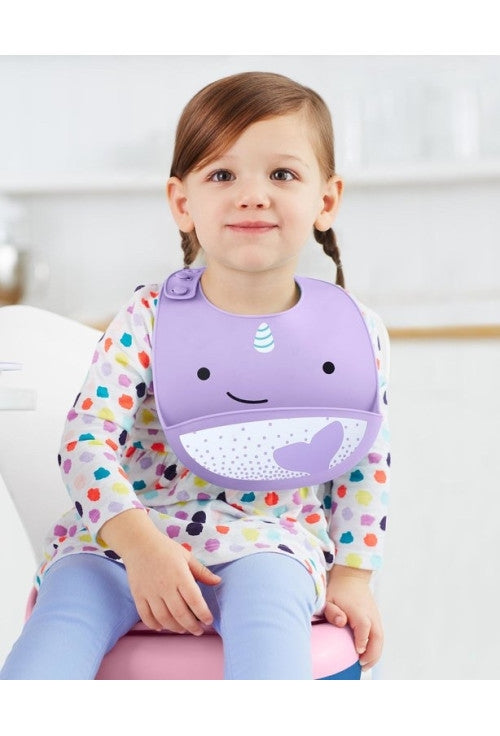 Skip Hop Bavetica de silicon Fold & Go Zoo - Balena - gogobaby.ro