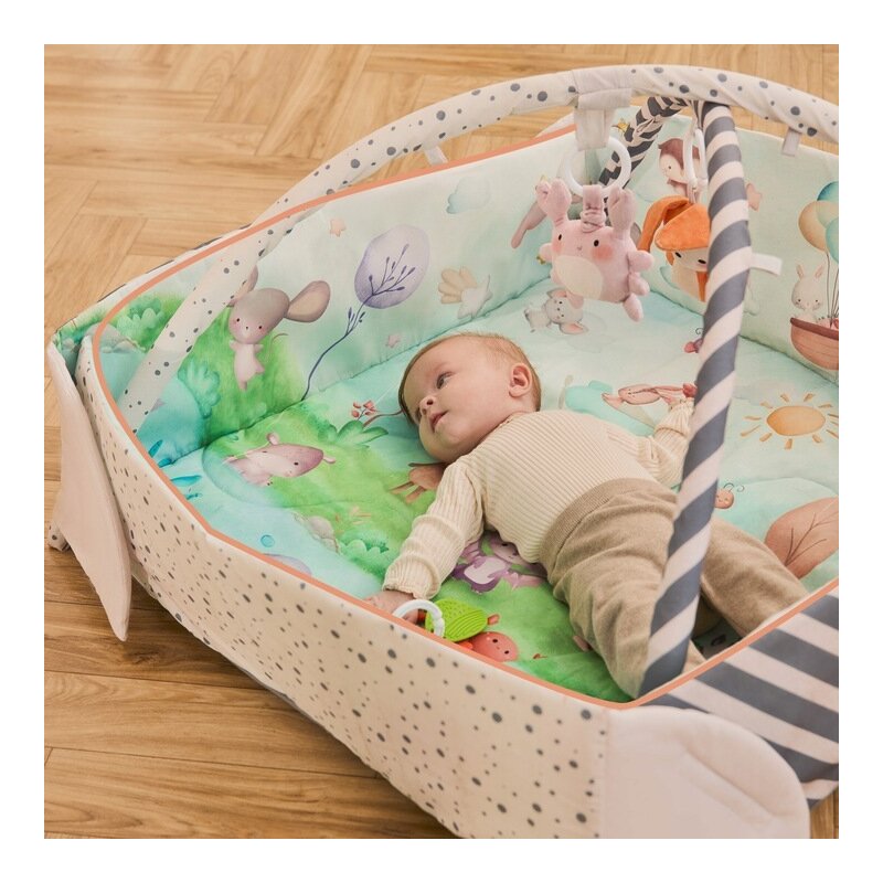 Salteluta interactiva, Lionelo, Anika, 8 jucarii senzoriale, detasabile, fosnaitoare, logopedice, Lavabila la masina, Husa din bambus, 116x112 cm, Multicolor - gogobaby.ro