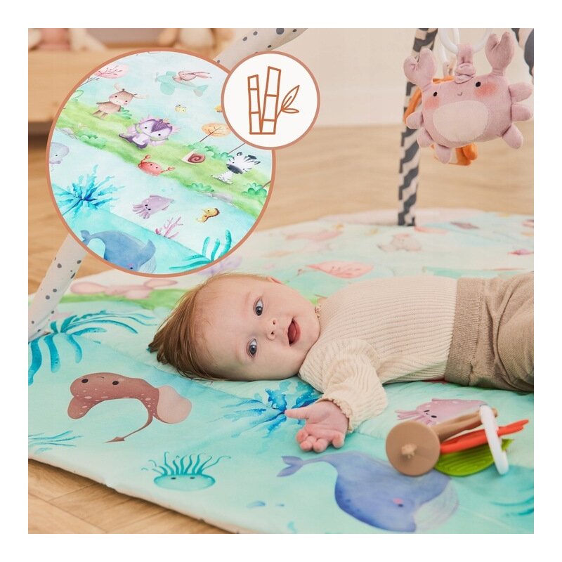 Salteluta interactiva, Lionelo, Anika, 8 jucarii senzoriale, detasabile, fosnaitoare, logopedice, Lavabila la masina, Husa din bambus, 116x112 cm, Multicolor - gogobaby.ro