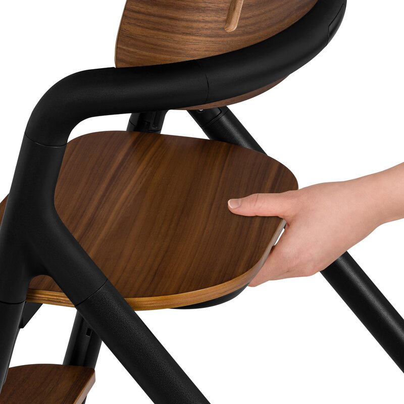 Scaun de masa multifunctional Celia, Lionelo, Din lemn de fag, 6 luni- adult, Reglabil pe inaltime, Husa impermeabila, Tavita silicon, Suport de picioare reglabil, Greutate maxima 90 Kg, Negru - gogobaby.ro