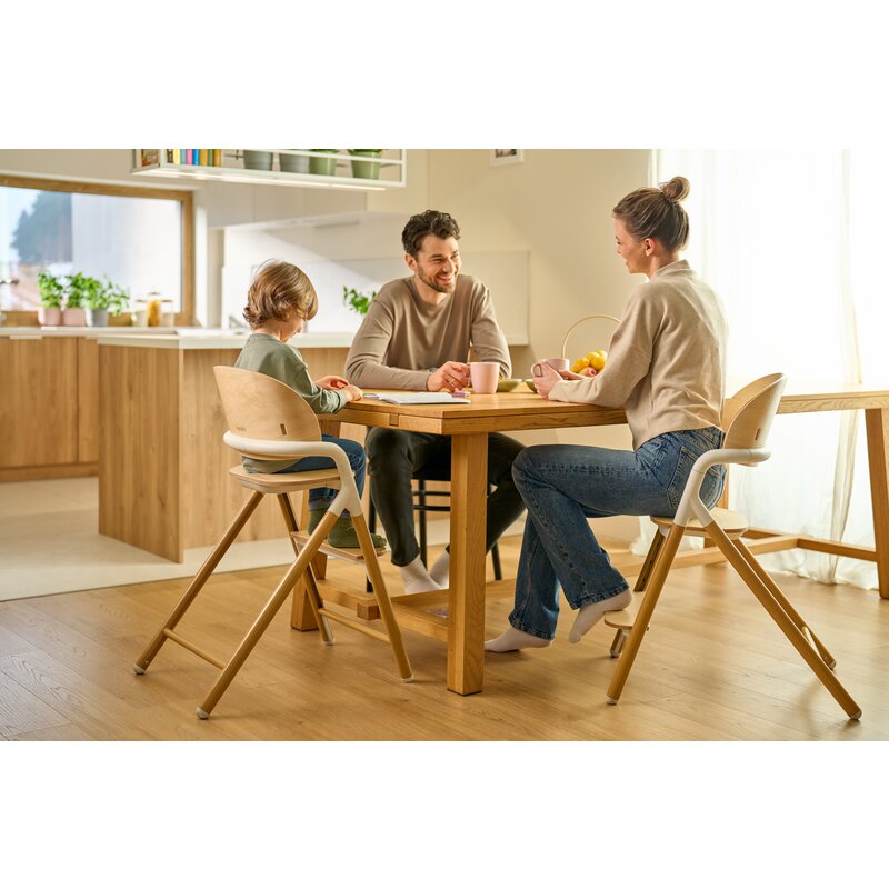 Scaun de masa multifunctional Celia, Lionelo, Din lemn de fag, 6 luni- adult, Reglabil pe inaltime, Husa impermeabila, Tavita silicon, Suport de picioare reglabil, Greutate maxima 90 Kg, Negru - gogobaby.ro