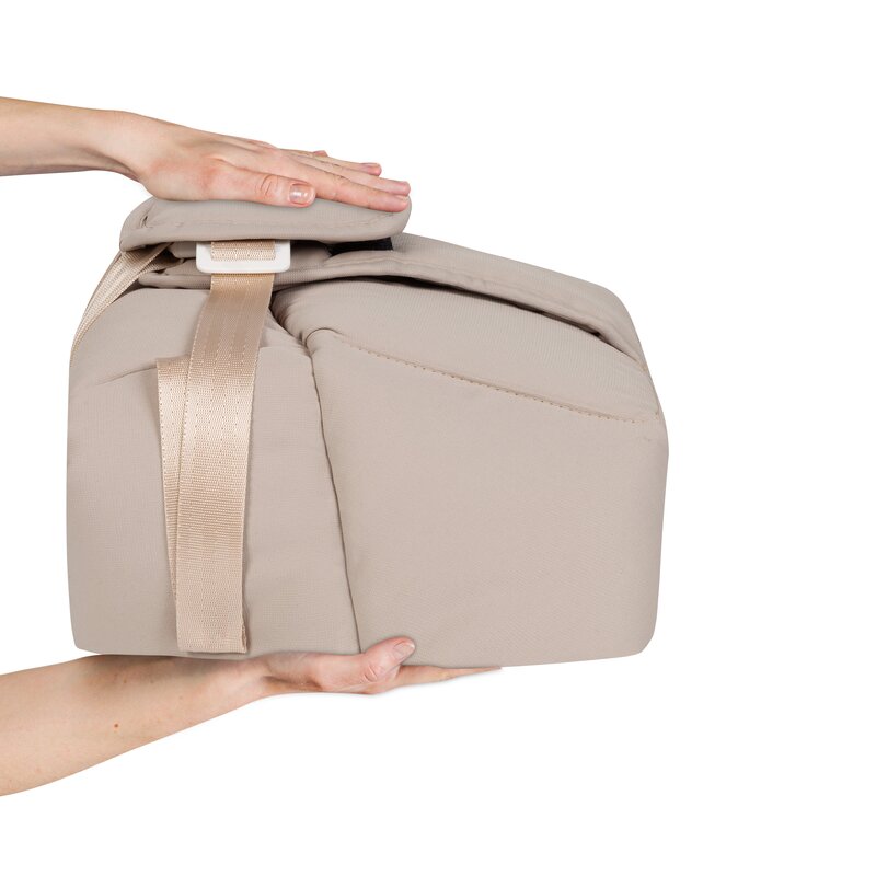Scaunel multifunctional, Lionelo, Celia, 4 in 1, Functie de balansoar, Din lemn de fag, 6 luni- adult, Reglabil pe inaltime, Spatar lat, Sezut ergonomic, Tavita silicon, Suport de picioare reglabil, Greutate maxima 110 Kg, Alb/Natural