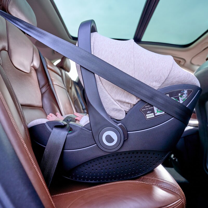 Scoica auto, Lionelo, Moxie, i-Size, 40-87 cm, Tetiera reglabila, intarita cu spuma de memorie, Carcasa ventilata, Din bambus, Protectie avansata, Conform cu R129, Mov