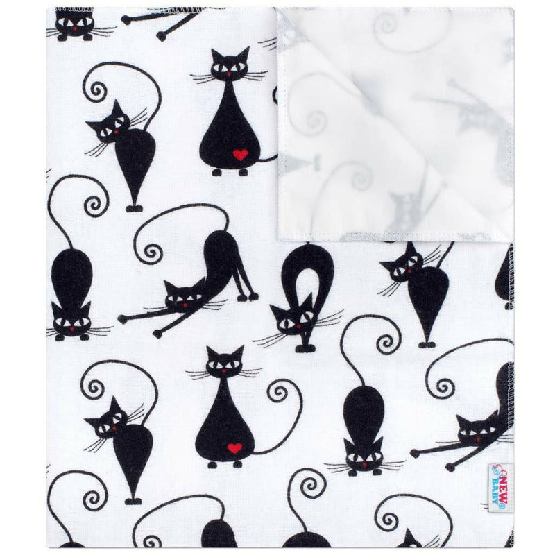 Scutec impermeabil, New Baby, Din flanel, Cu multiple intrebuintari, Dimensiune 57x47 cm, White with Black Cat - gogobaby.ro