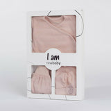 Set 3 piese, New Baby, Include body cu maneca lunga, pantalonasi cu botosei, caciulita, Marime 62, Din bumbac 100%, I am Pink