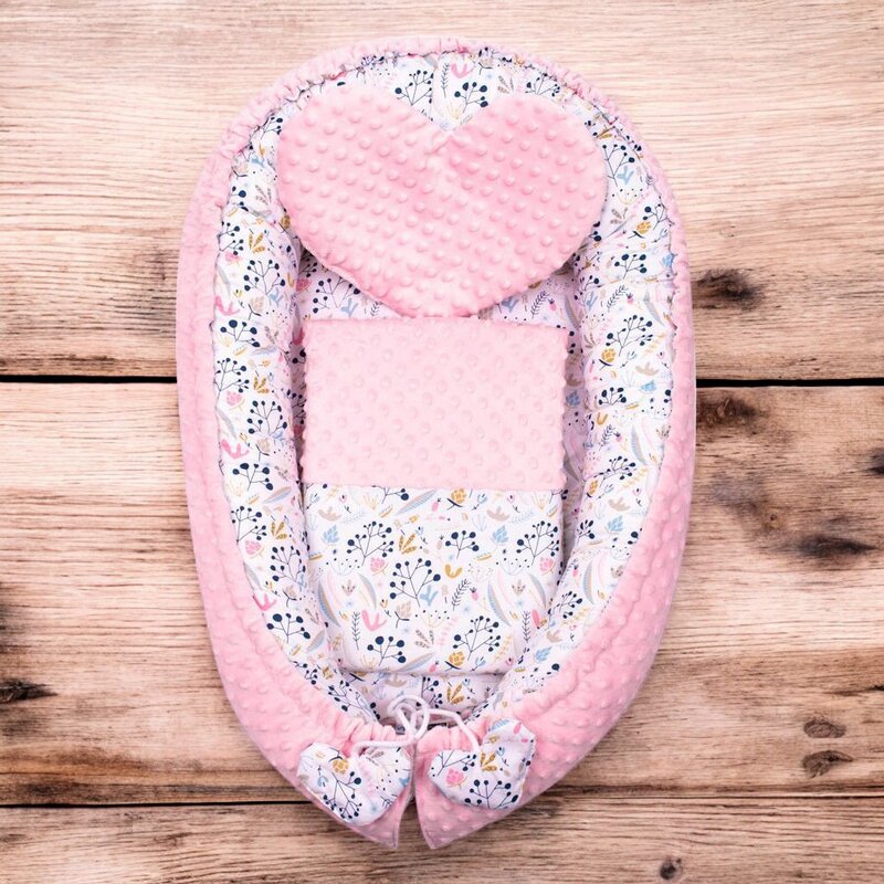 Set 3 piese, New Baby, Luxury, Baby Nest cu doua fete, Cu paturica si pernuta in forma de inima, Minky Cranberries - gogobaby.ro