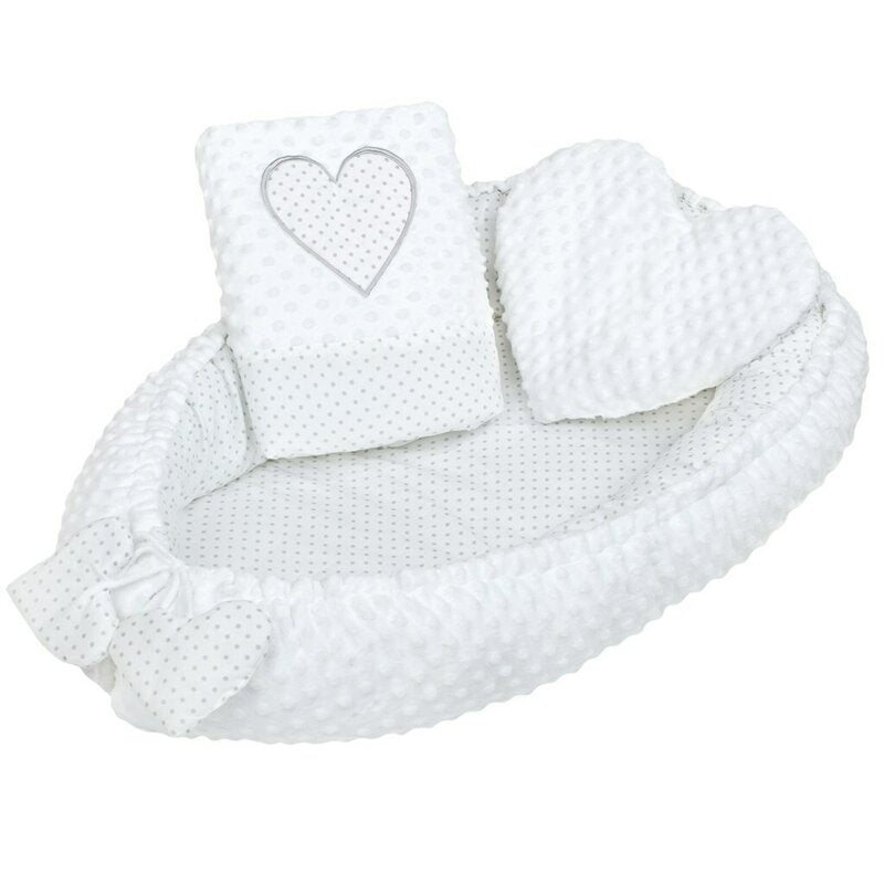 Set 3 piese, New Baby, Luxury, Baby Nest cu doua fete, Cu paturica si pernuta in forma de inima, Minky Heart White - gogobaby.ro