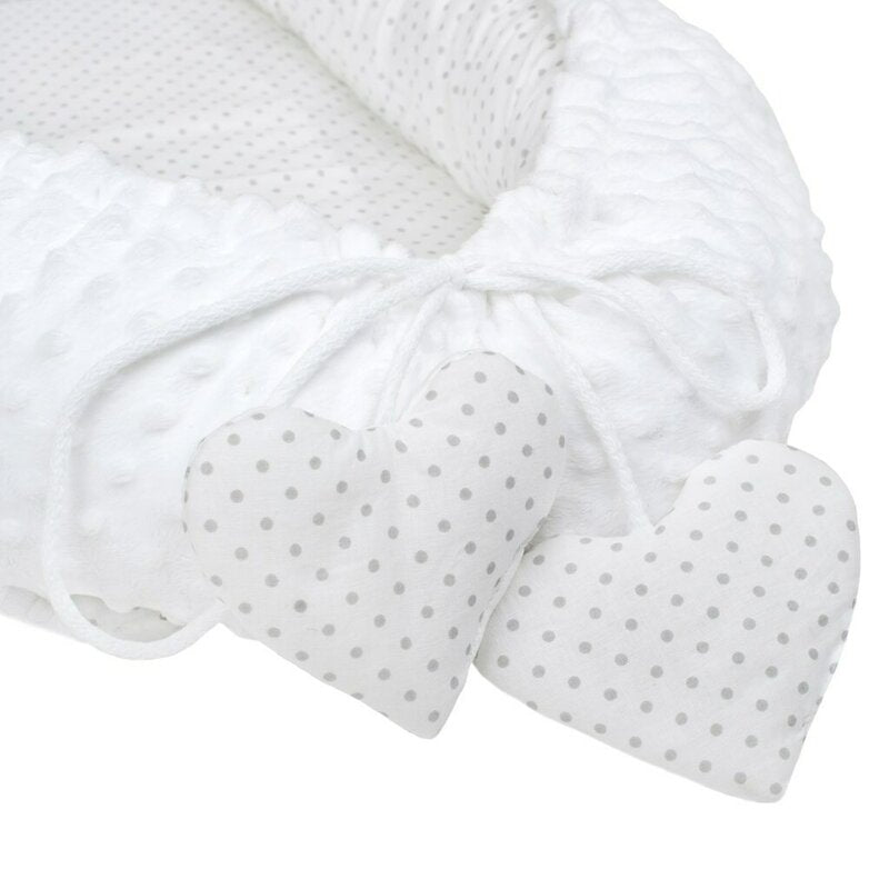 Set 3 piese, New Baby, Luxury, Baby Nest cu doua fete, Cu paturica si pernuta in forma de inima, Minky Heart White - gogobaby.ro