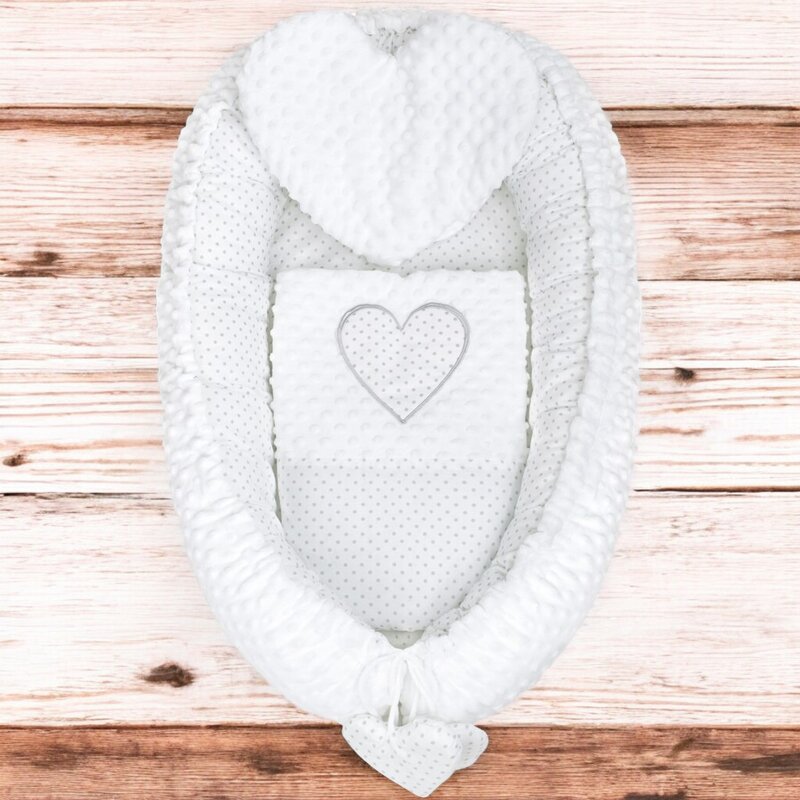 Set 3 piese, New Baby, Luxury, Baby Nest cu doua fete, Cu paturica si pernuta in forma de inima, Minky Heart White - gogobaby.ro