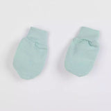 Set 7 piese, New Baby, Include body cu maneca lunga, bluza, pantalonasi cu botosei, salopeta fara maneci, caciulita, manusi, botosei, Marime 56, Din bumbac 100%, I am Blue