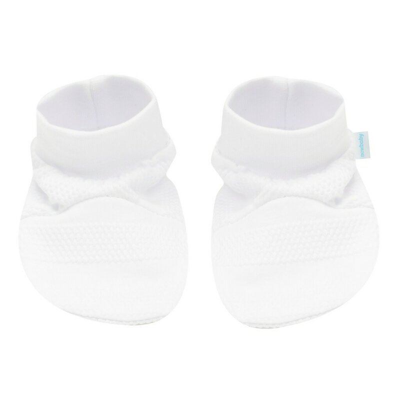 Set pentru bebe, New Baby, I AM, 7 piese, Cu botosei, jacheta maneca lunga, caciulita, body cu maneca lunga, pantalonasi si salopeta cu botosei si manusi, 100% bumbac, Marime 56, 0-3 luni, White - gogobaby.ro