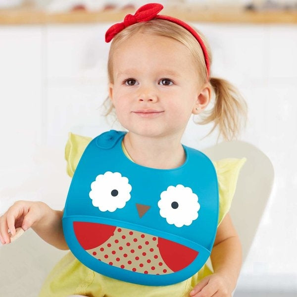 Skip Hop Bavetica de silicon Fold & Go Zoo - Bufnita - gogobaby.ro