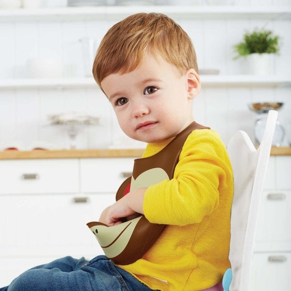 Skip Hop Bavetica de silicon Fold & Go Zoo - Maimutica - gogobaby.ro