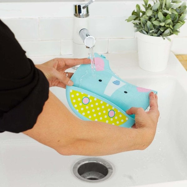 Skip Hop Bavetica de silicon Fold & Go Zoo - Unicorn - gogobaby.ro