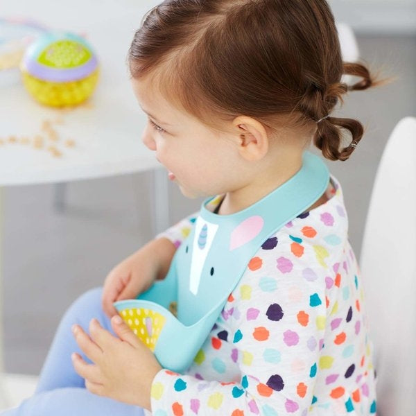 Skip Hop Bavetica de silicon Fold & Go Zoo - Unicorn - gogobaby.ro
