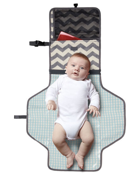 Skip Hop Statie de schimbat - Pronto Signature Chevron - gogobaby.ro